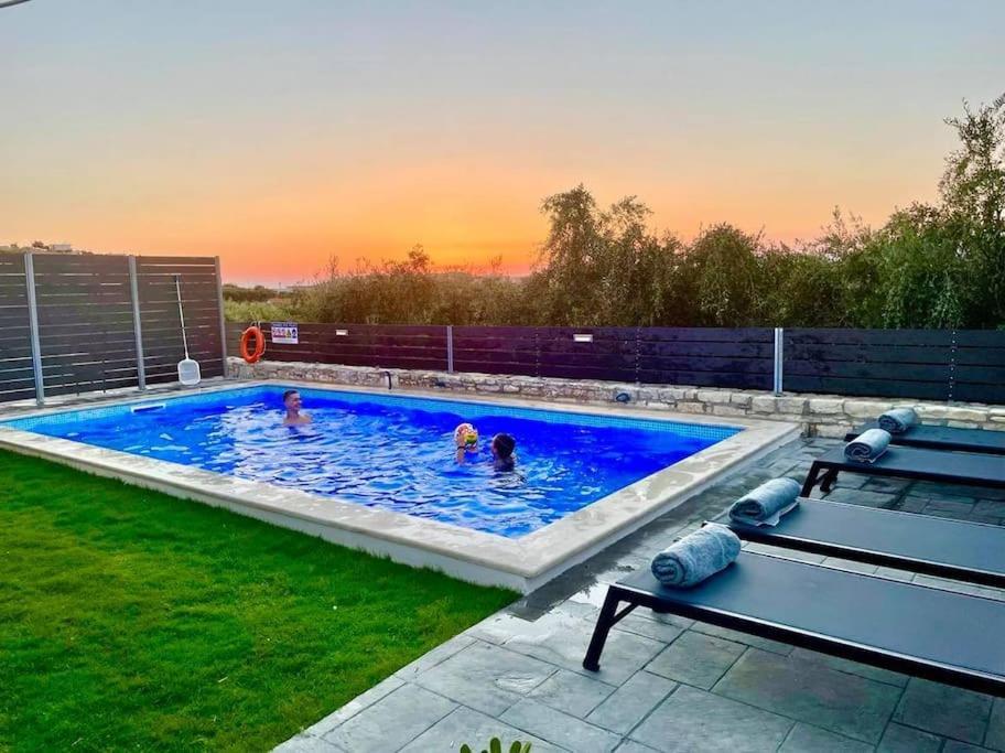 Villa Sheila With Private Pool Ρούμελη Εξωτερικό φωτογραφία