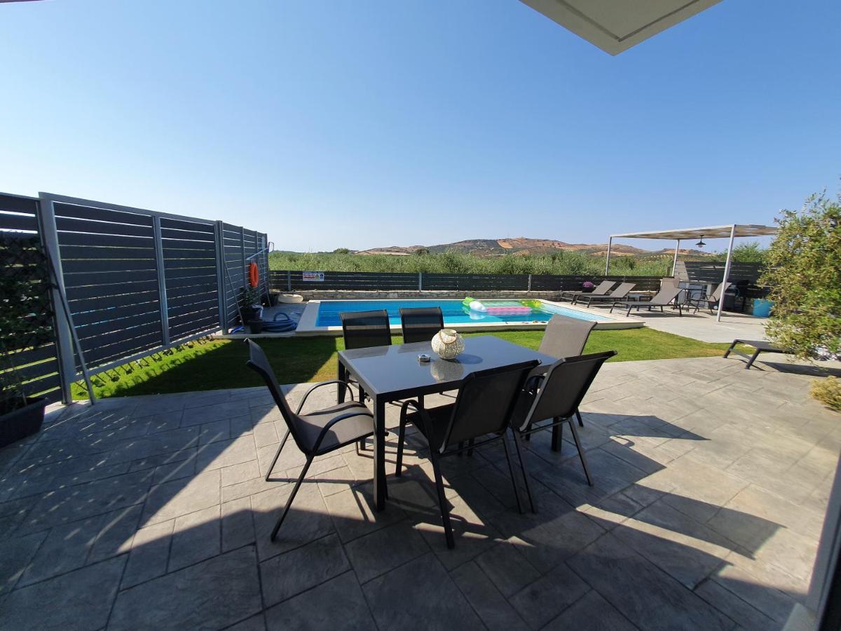 Villa Sheila With Private Pool Ρούμελη Εξωτερικό φωτογραφία