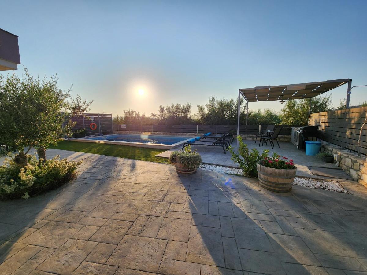 Villa Sheila With Private Pool Ρούμελη Εξωτερικό φωτογραφία